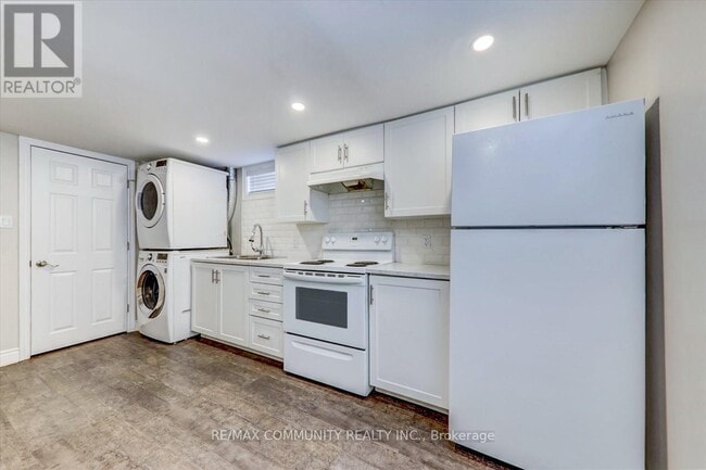 Building Photo - 607 Wychwood St