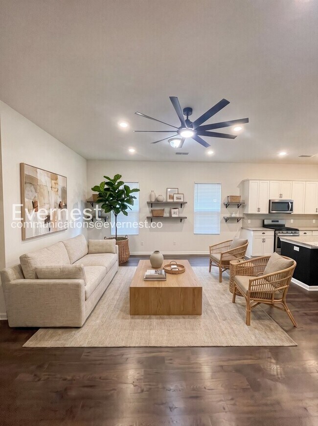 Foto del edificio - 3 Bed/3 Bath Townhome with Garage / Available Now!