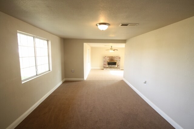 Building Photo - BEAUTIFUL 3BED 2BATH HOME!