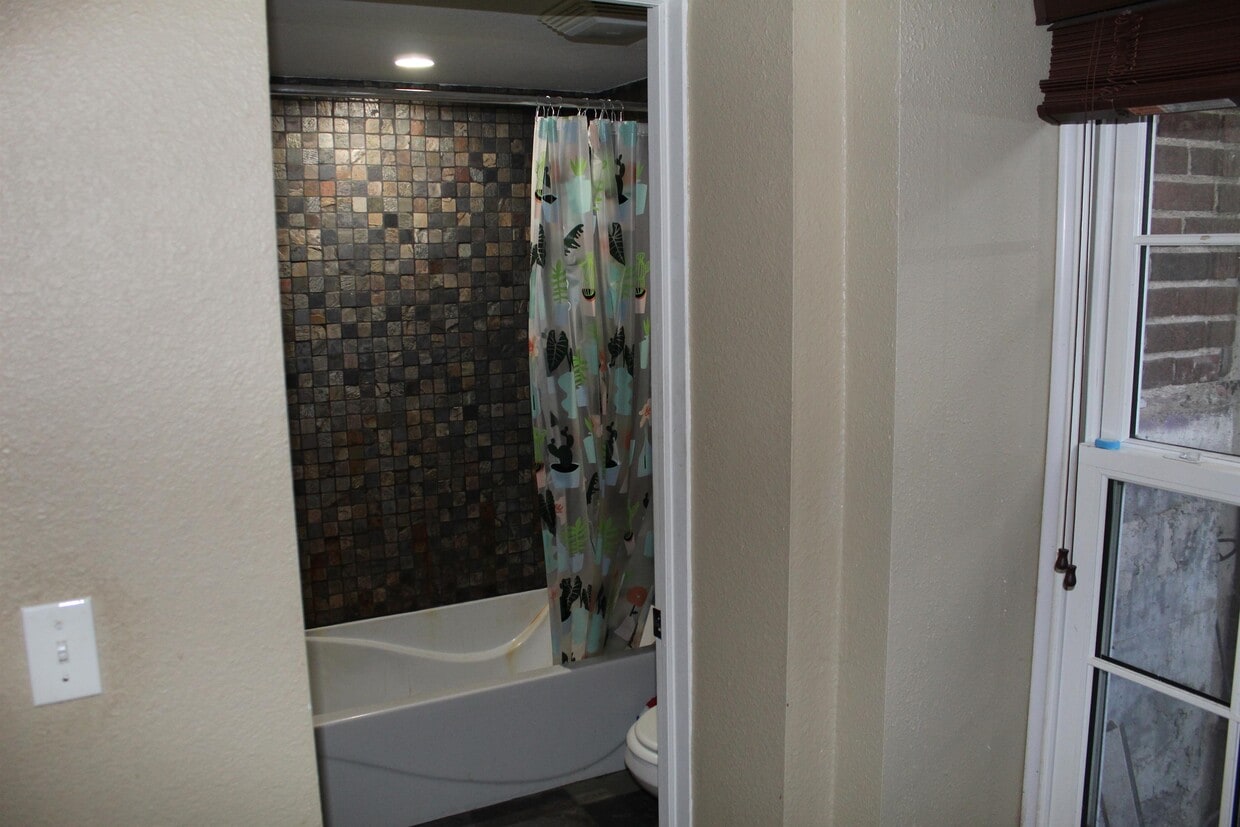 Foto del edificio - 932 E College St