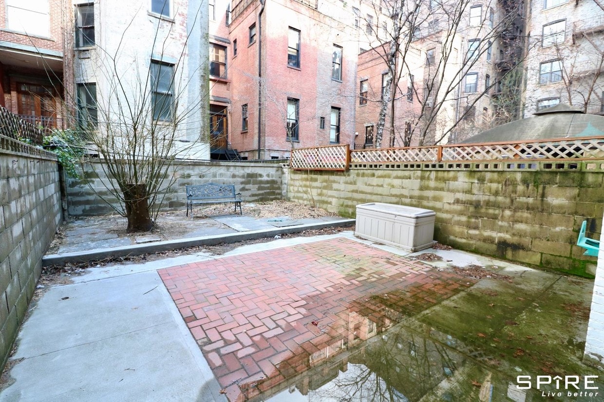 Primary Photo - 111 W 74th St