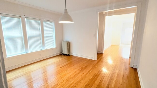 Building Photo - 4011 N Avers Ave