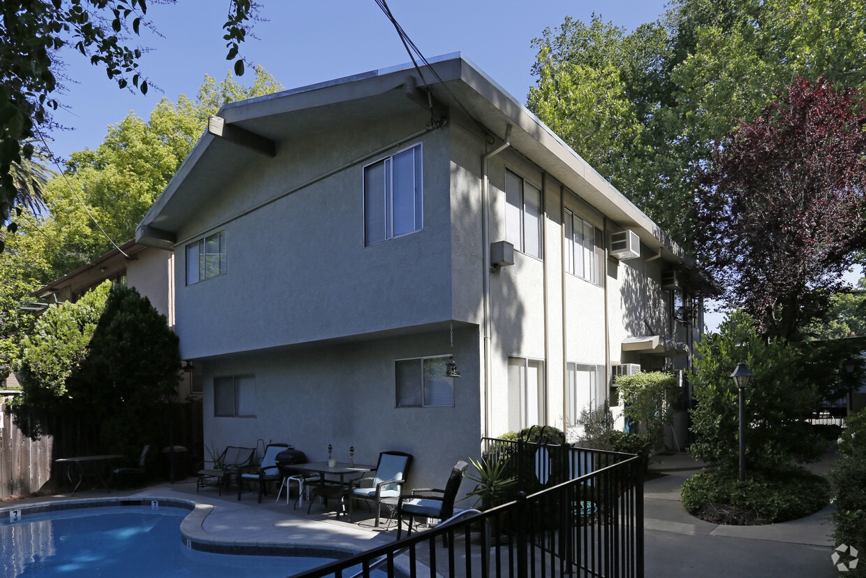 Building Photo - 2810 H St