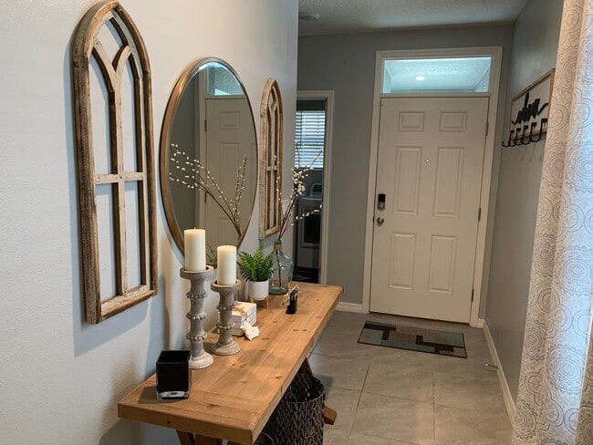 Building Photo - ALMOST NEW 3/2 HOME close to everything!!  BEAUTIFUL WITH LOTS OF UPGRADES!