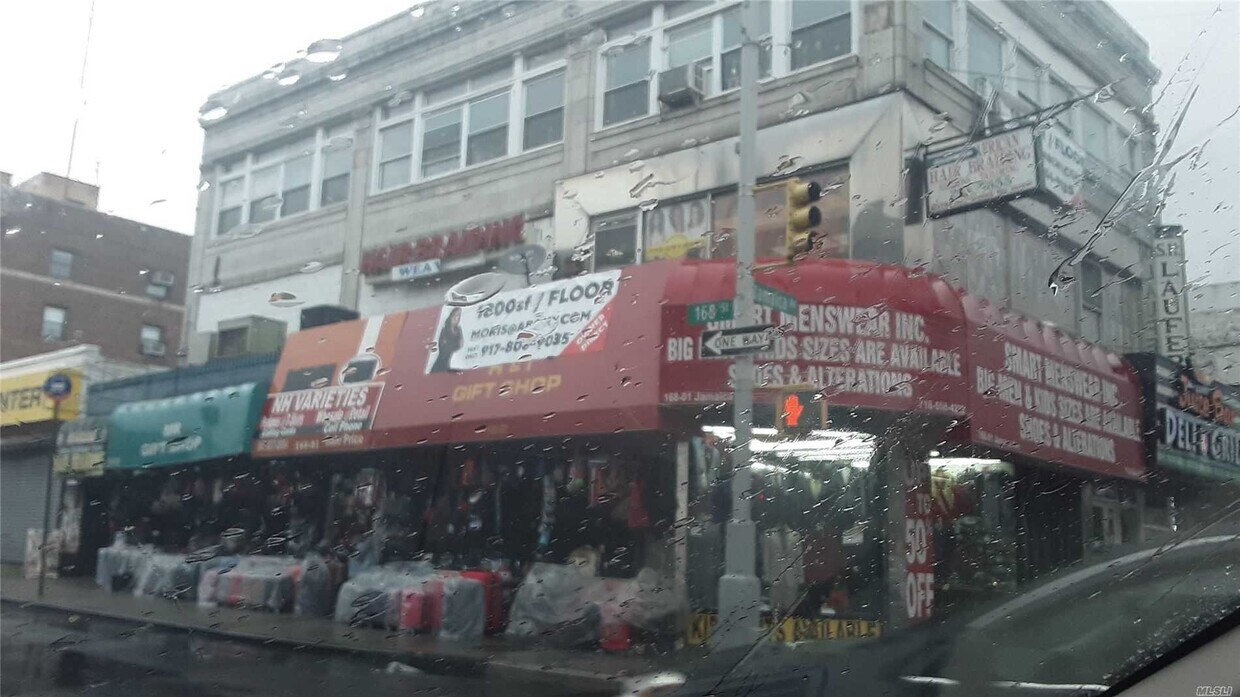 Foto principal - 90-01 168th St