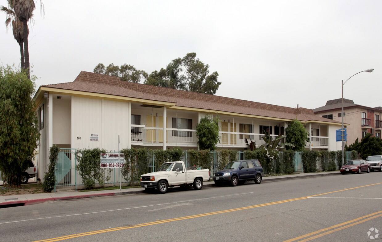 Primary Photo - 301 Magnolia Ave