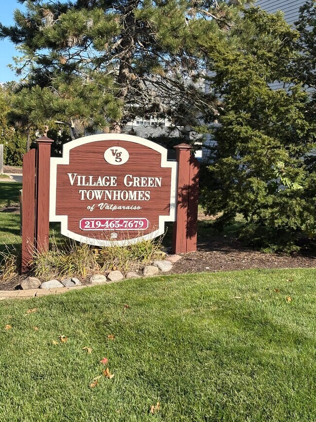 Foto del edificio - Village Green Townhomes