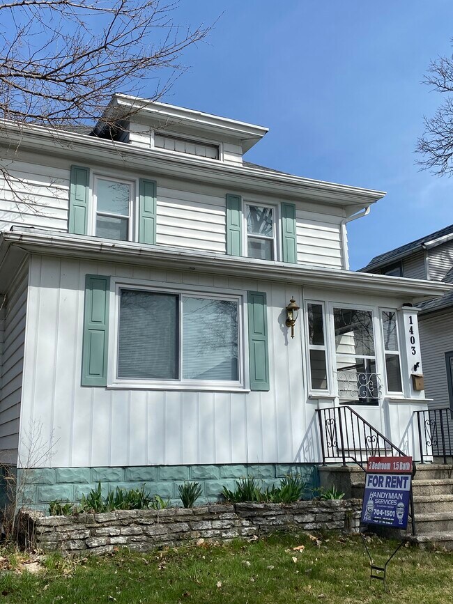 Building Photo - 1403 Dodge Ave