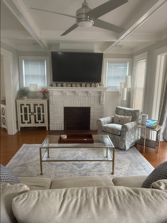 Living Room - 100 Lincoln St