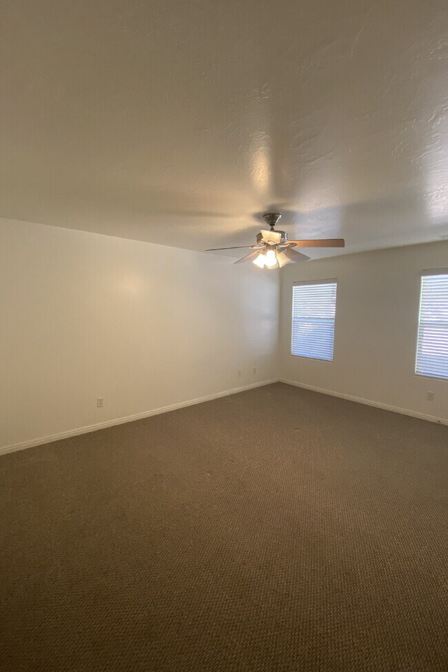 Foto del edificio - "Charming 2-Bed/2-Bath Townhouse in Prime Saint George Location with 1300 Sq Ft of Comfortable Li...