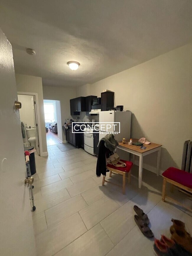 Building Photo - 70 Joy St