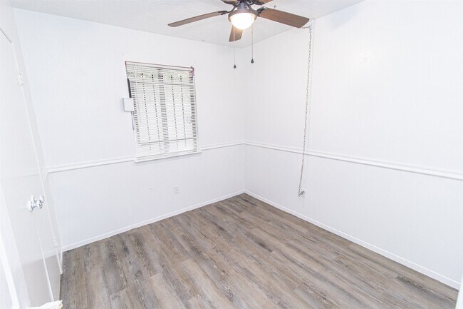 Building Photo - 918 Littleport Ln