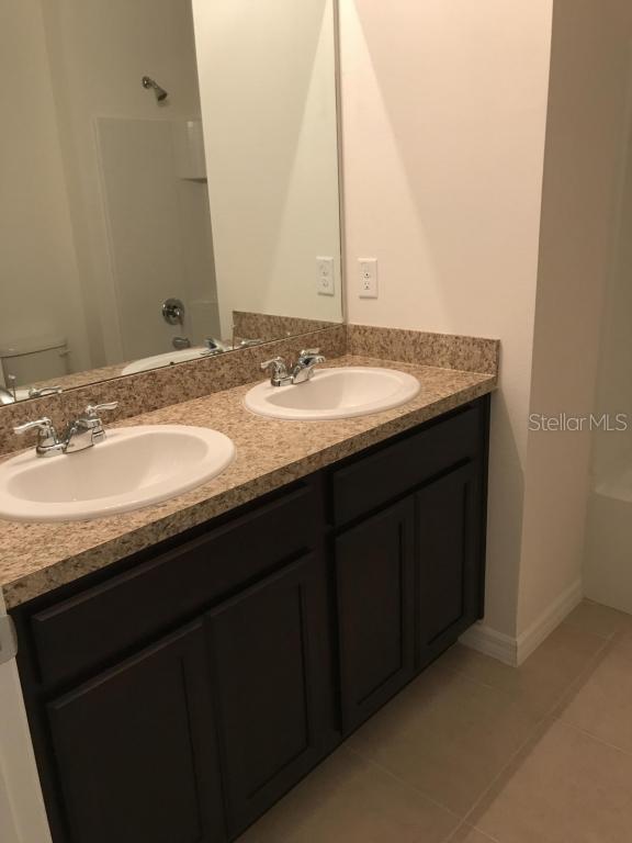 Foto del edificio - 1675 Laurel Oaks Dr