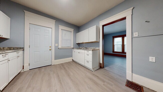 Foto del edificio - Large home, near downtown & the hospital