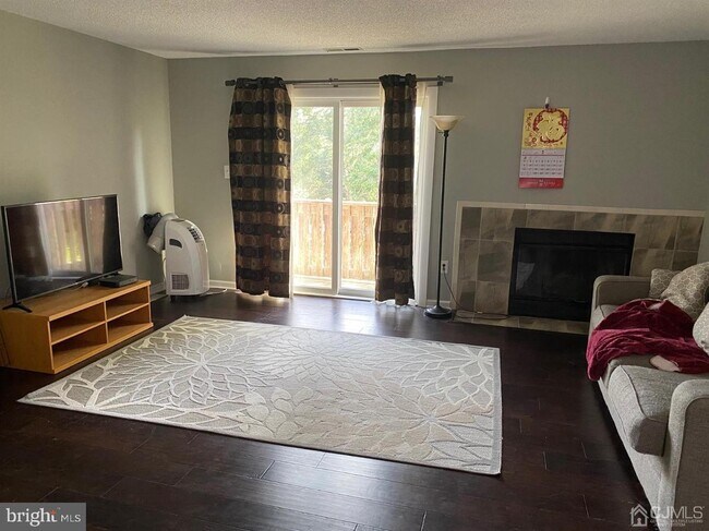 Building Photo - 5005 Ravens Crest Dr