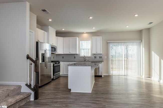Foto del edificio - 231 Roudwood Dr