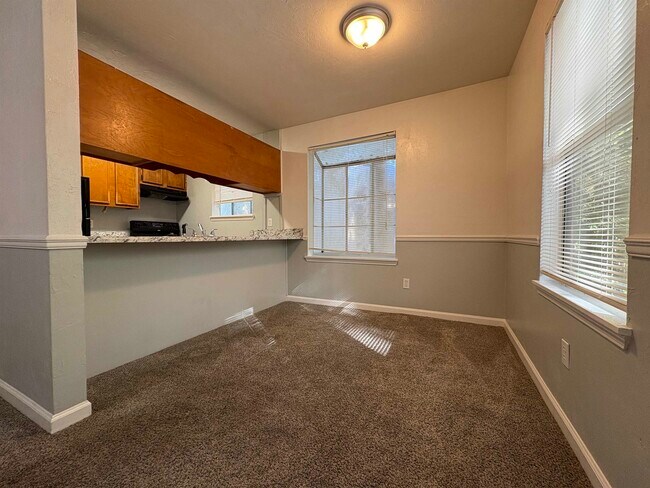 Foto del edificio - 1810 Sylvan Ct