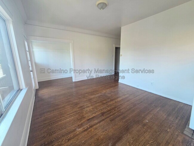Foto del edificio - 336 W 9th St