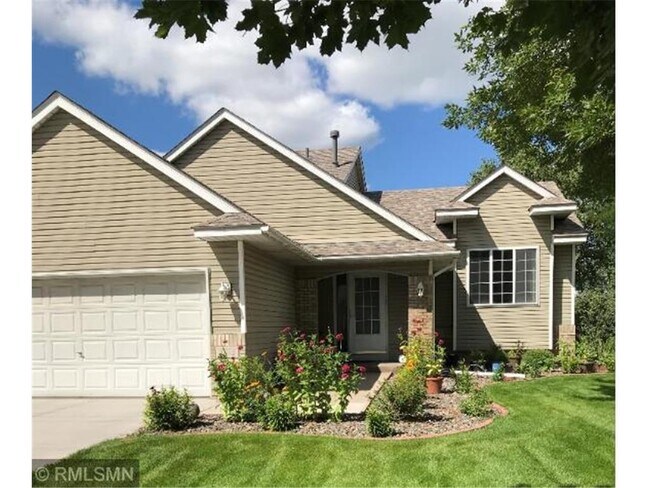 Foto del edificio - 2815 88th Ln NE