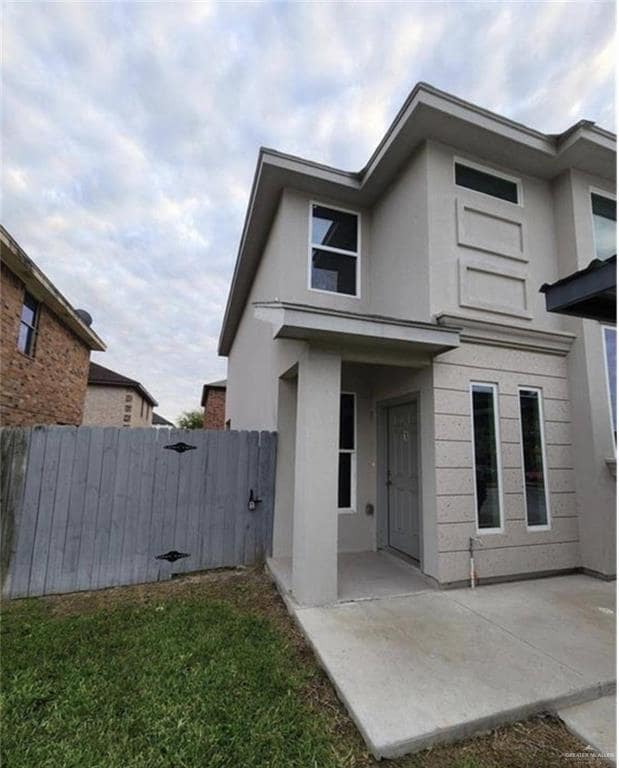 Building Photo - 1207 W Fig Ave