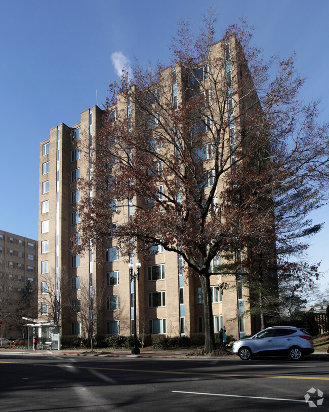 Building Photo - 2800 Wisconsin Ave NW