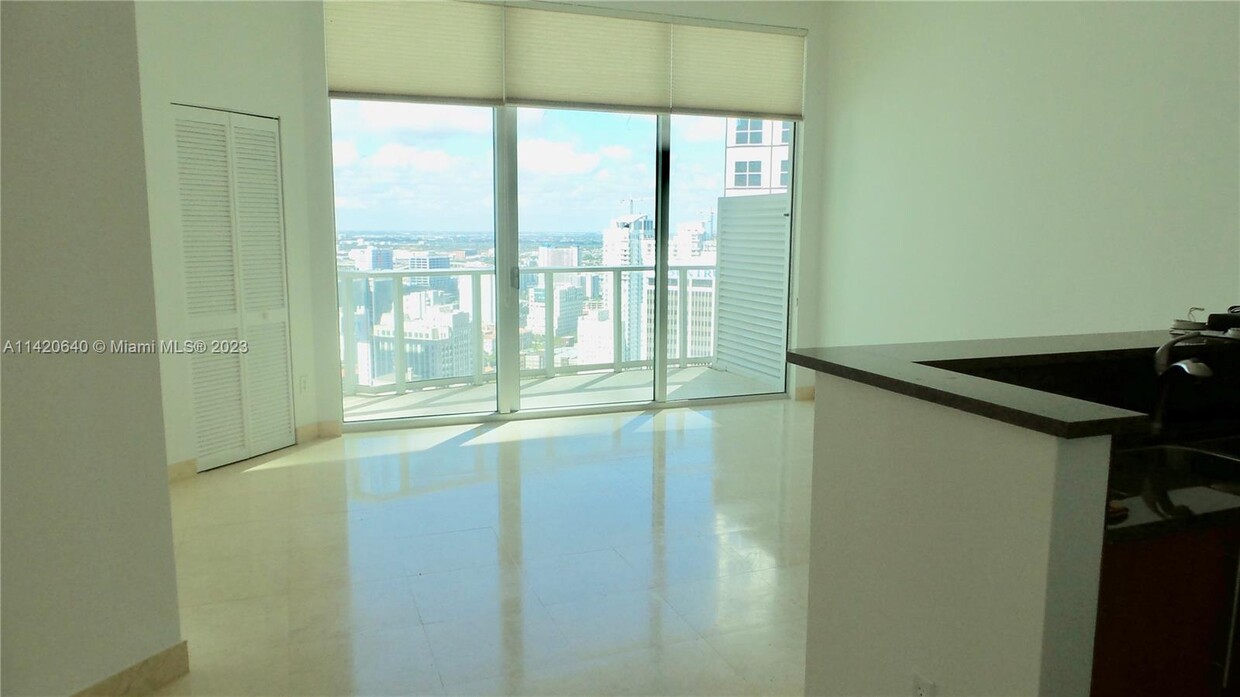 Foto principal - 300 S Biscayne Blvd