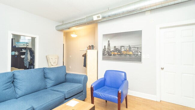 Building Photo - 3227 W Beach Ave