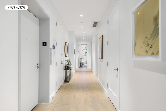 Building Photo - 242 W 22nd St