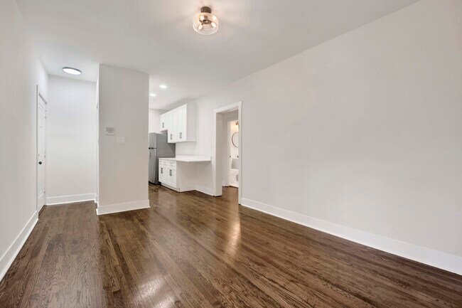 Foto del edificio - 6405 N Wayne Ave