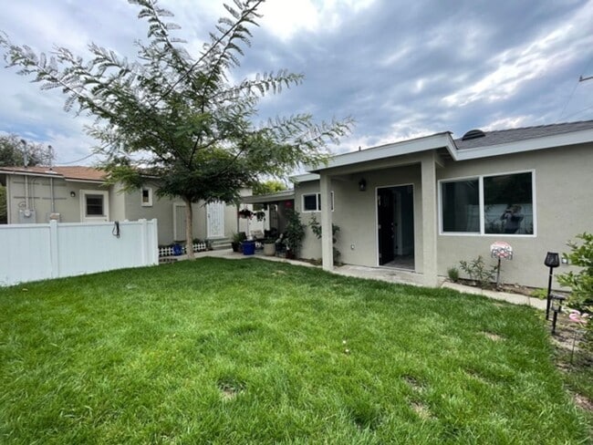 Building Photo - Newer 1 Bedroom/1 Bath ADU in Long Beach