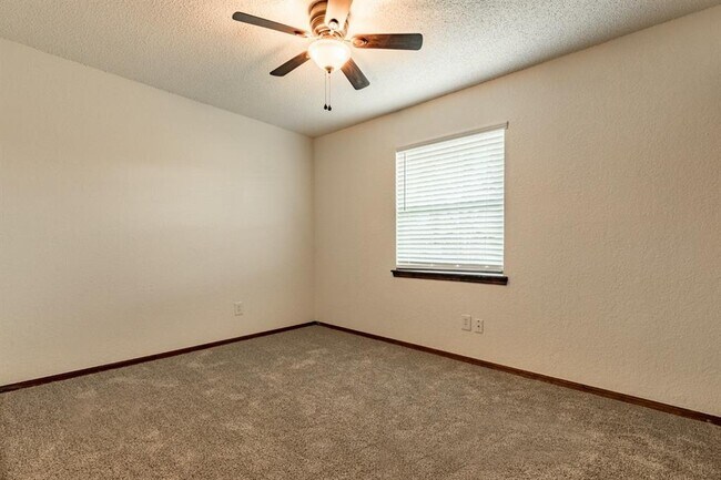 Foto del edificio - 722 W Perry Dr