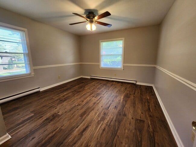 Building Photo - 1213 McRee Dr