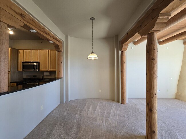 Building Photo - 1405 Vegas Verdes Dr
