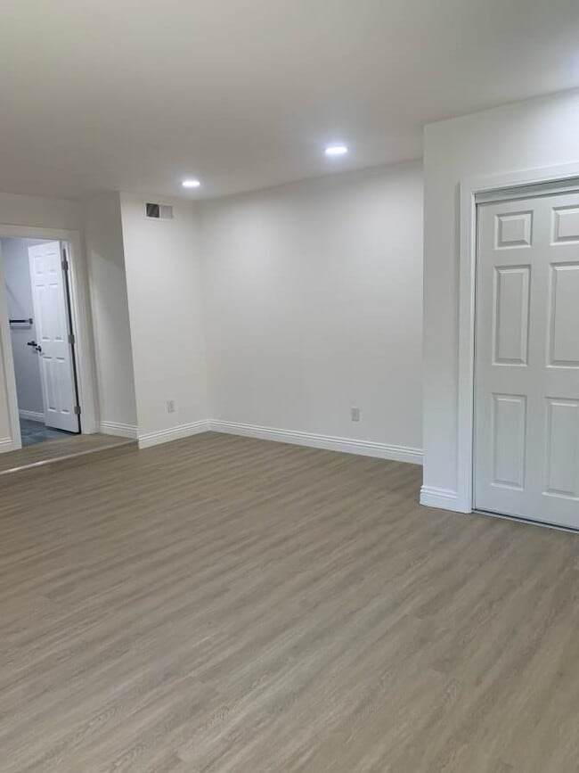Building Photo - 1416 W James Way