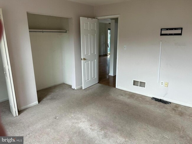 Building Photo - 1619 Rosewood Ct