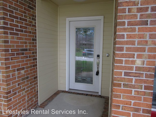 Building Photo - 8365 Compass Rose Dr S