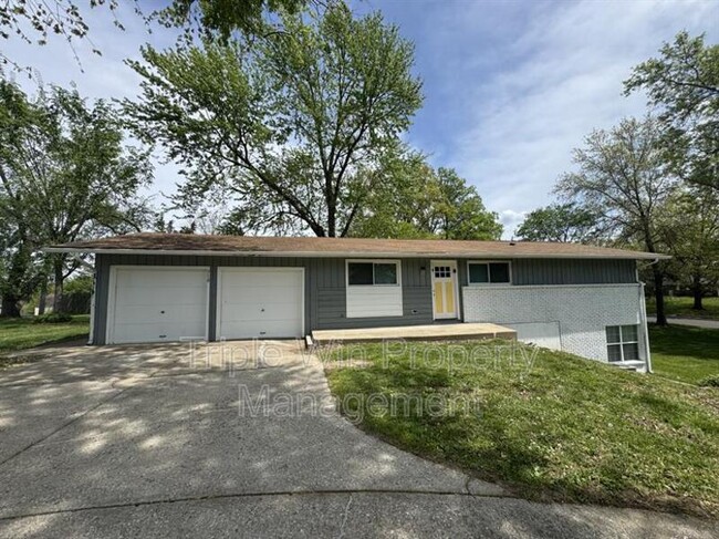 Building Photo - 710 Jungs Station Rd