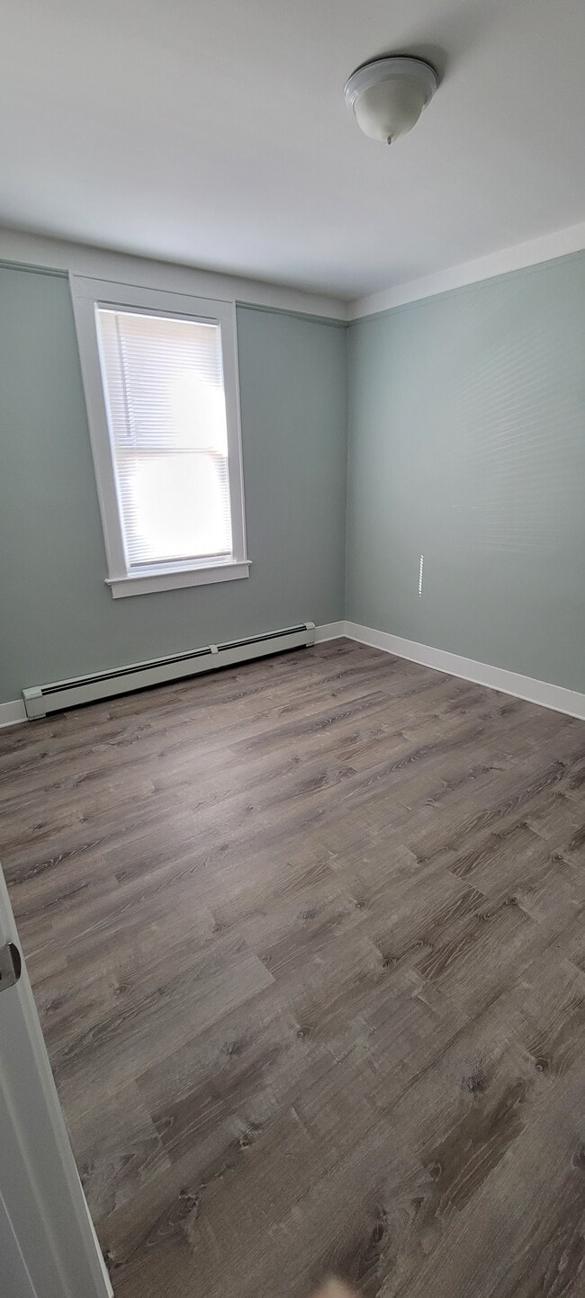 Bedroom - 2867 Long Beach Rd