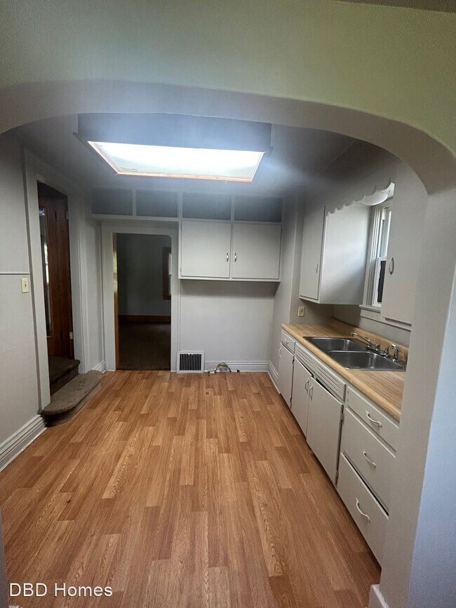 Building Photo - 3 br, 1 bath House - 330 W Rudisill