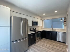 Building Photo - 5114 E Edgemont Ave