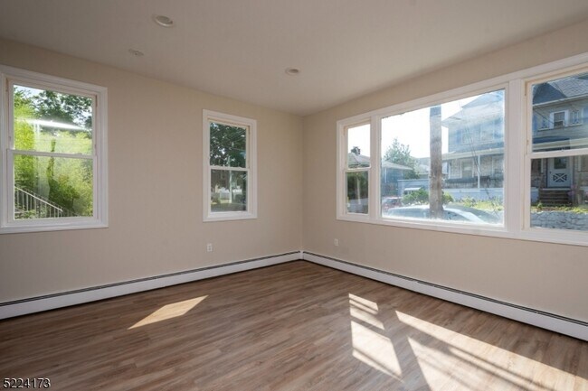Building Photo - 214 Woodcliff Ave