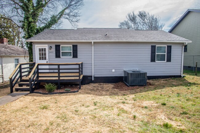 Foto del edificio - 2451 Cecil Ave