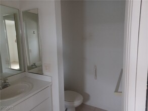 Building Photo - 3020 SE Santa Barbara Pl