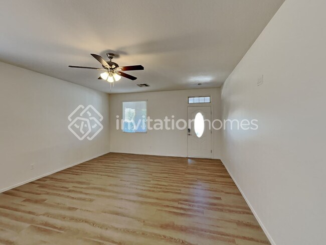 Building Photo - 17585 W Lilac St