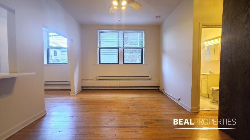 Foto principal - 0 bedroom in CHICAGO IL 60657