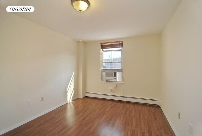 Foto del edificio - 742 Fulton St