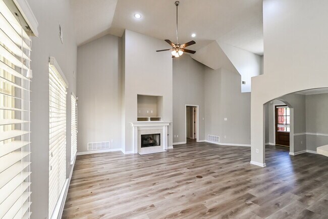 Foto del edificio - 841 Cedar Trace Cir