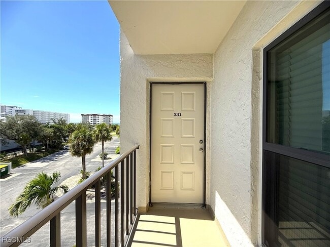 Foto del edificio - 6891 Estero Blvd