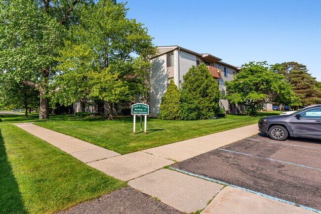 Foto del edificio - 31993 W 12 Mile Rd