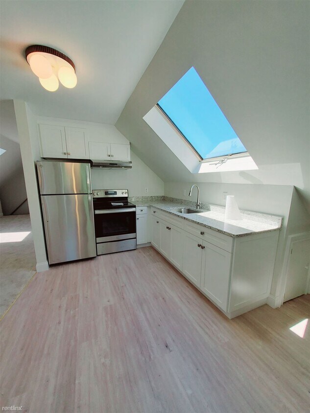 Primary Photo - 1 br, 1 bath Condo - 22 Clovelly Rd Apt 3